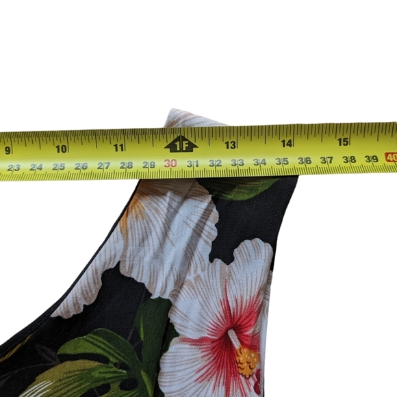 Maxi summer dress size XL.  Beautiful pattern of Hawaiin flowers on left… - Picture 4 of 7